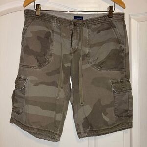 AE American Eagle camo cargo bermuda shorts mid 2000s woman's 10